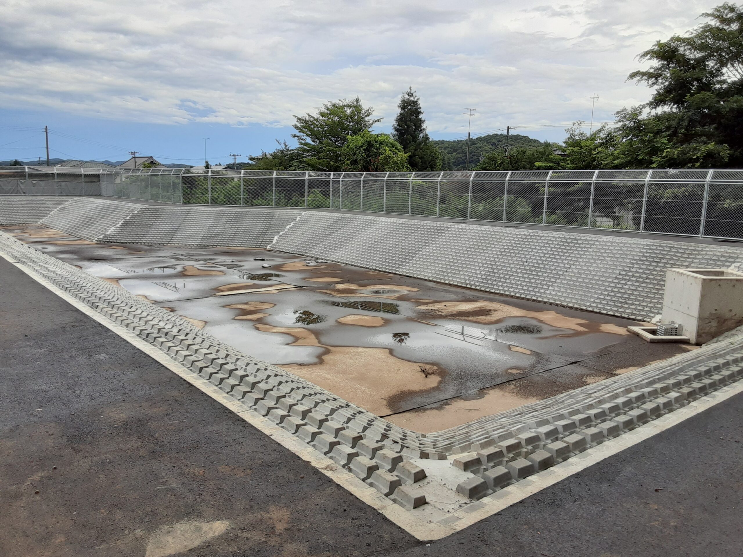 福島県立白河実業高等学校　調整池(朝日ｽﾁｰﾙ工業・前田工繊)（白河市）